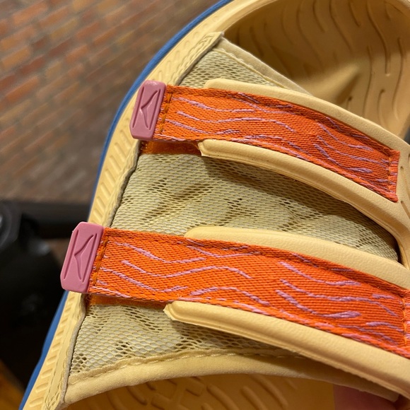 Hoka Ora Luxe recovery slides - Picture 4 of 9